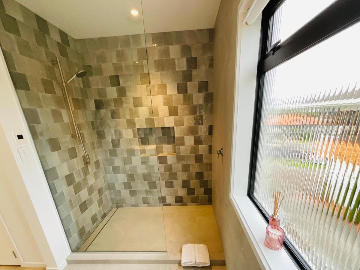 Deluxe Downtown Mount Maunganui Villa Bagian luar foto