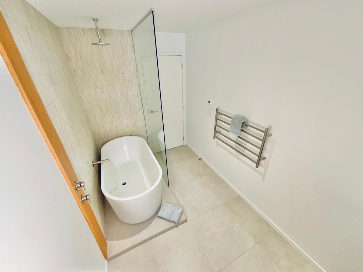 Deluxe Downtown Mount Maunganui Villa Bagian luar foto