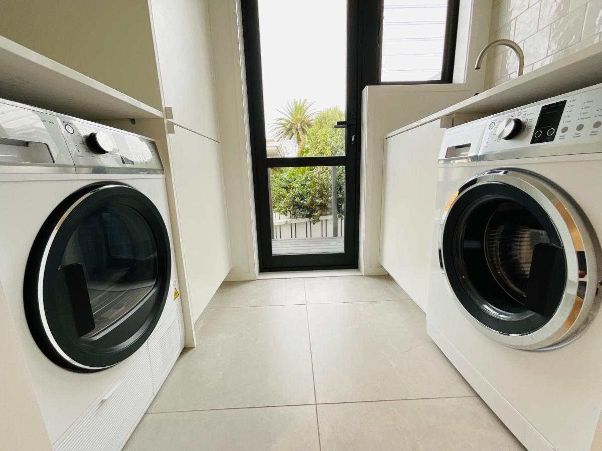 Deluxe Downtown Mount Maunganui Villa Bagian luar foto