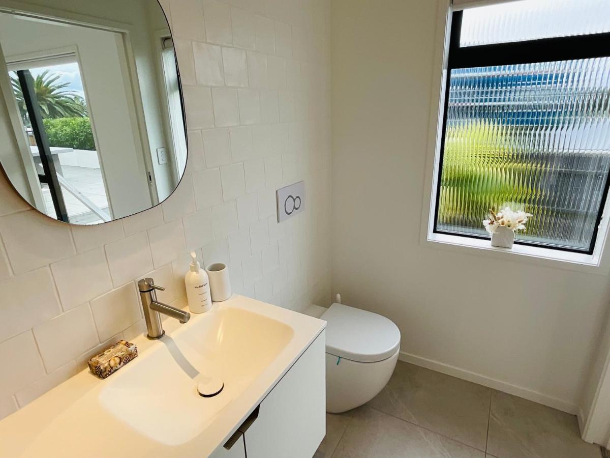 Deluxe Downtown Mount Maunganui Villa Bagian luar foto