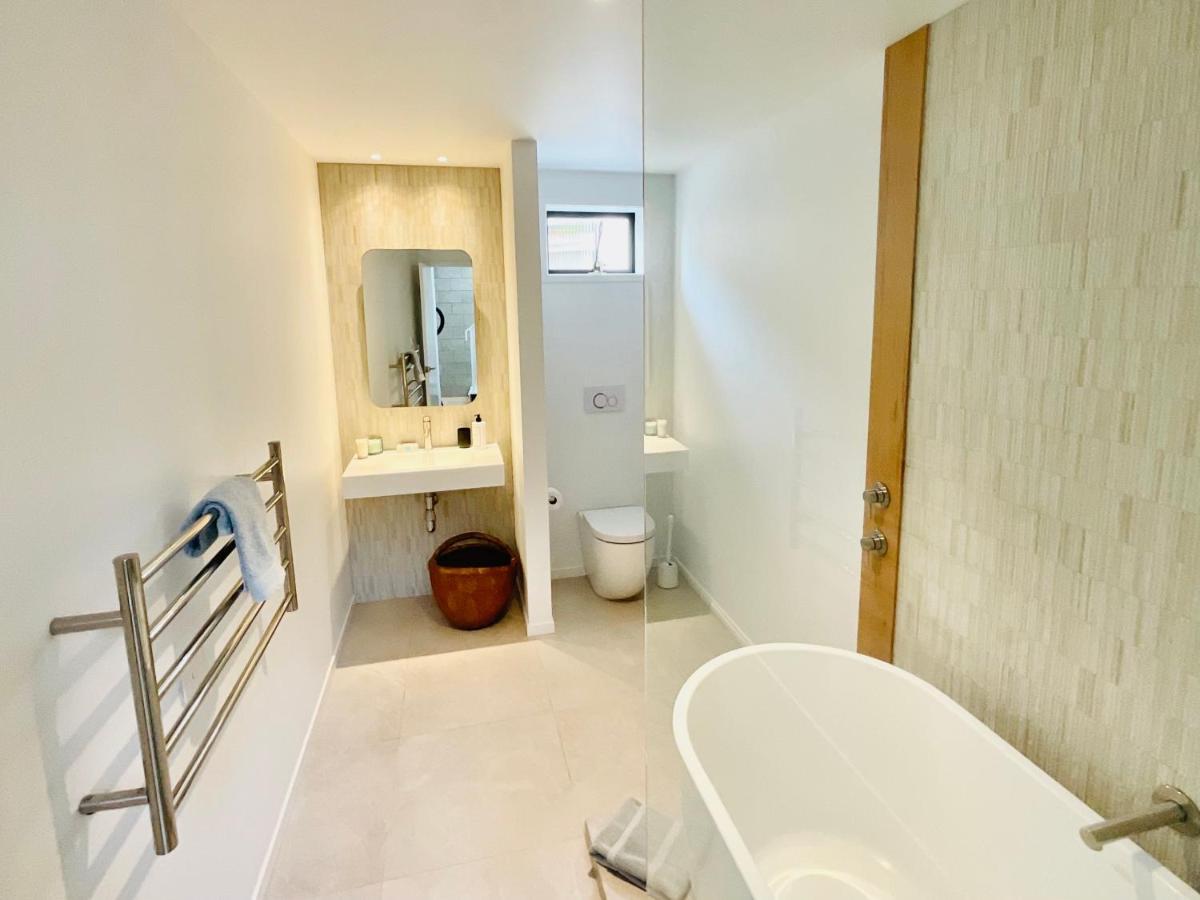 Deluxe Downtown Mount Maunganui Villa Bagian luar foto